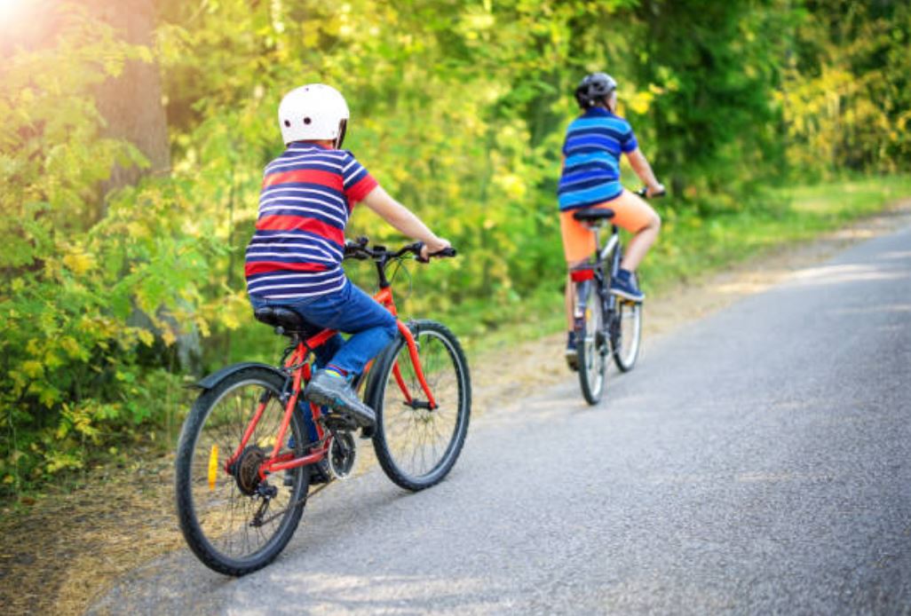 Kids biking through Mar Vista community